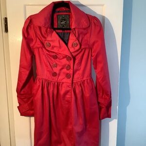 Super cute red trench, never worn. 2025 trending now! excellent condition.